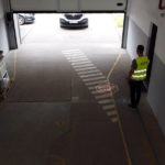 System antykolizyjny z projektorami znaków bezpieczeństwa led brama wjazdowa