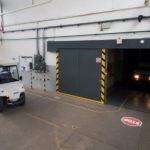 System antykolizyjny z projektorami znaków bezpieczeństwa led skrzyżowania o ograniczonej widoczności